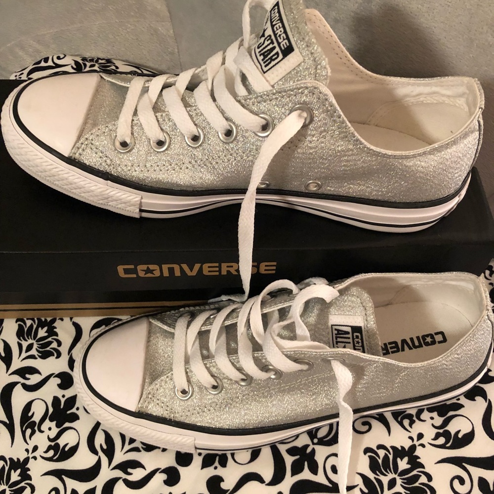 BNIB! Chuck Taylors! RARE silver! Size 7 (men’s 5)